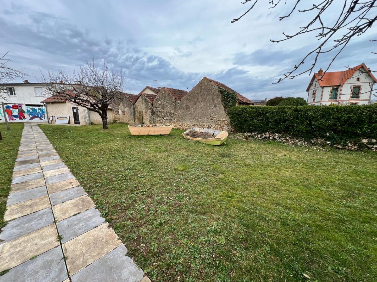 Chez Marcel - Maison 3 Chambres Lussac-les-Chateaux Exterior photo